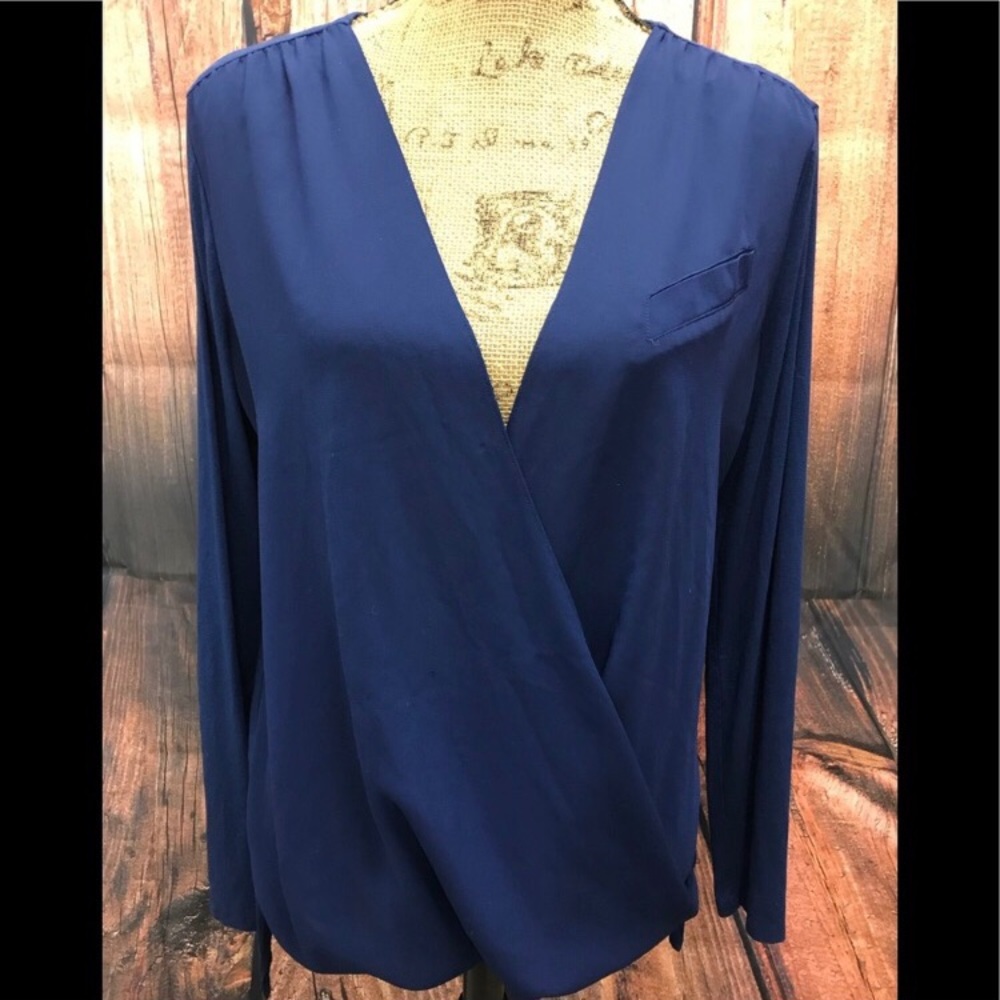 Vince Camuto Crossover Deep V Top - M